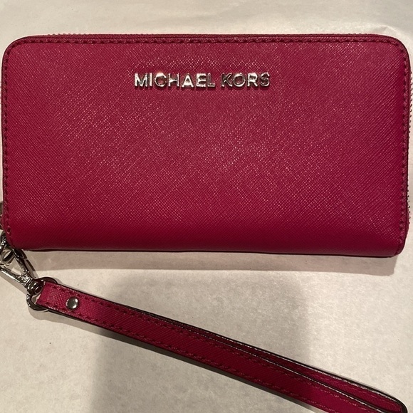 Michael Kors Jet Set Large Wristlet Clutch Wallet, Hot Pink - Picture 1 of 10